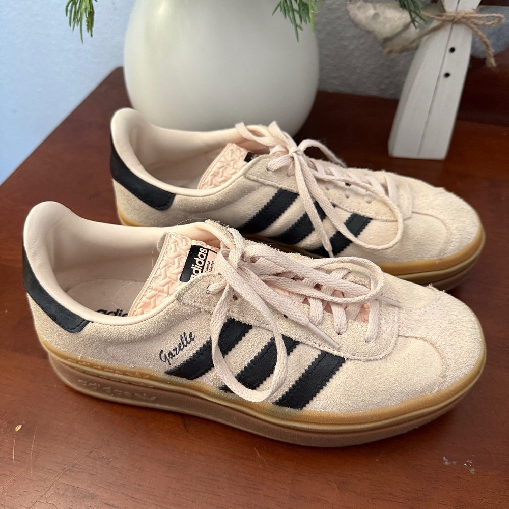 Adidas gazelle women’s size 7